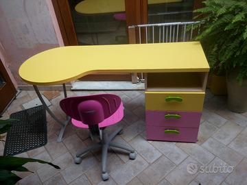 Scrivania colorata