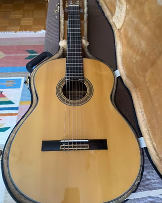 Chitarra classica Takamine