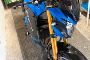 Suzuki gsx s 750