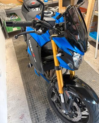 Suzuki gsx s 750
