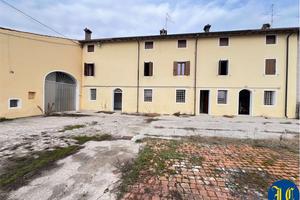 MOZZECANE - IMMERSO NELLA CAMPAGNA