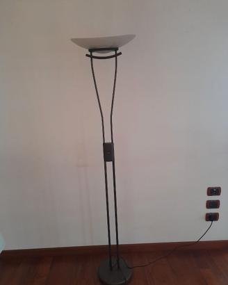 lampada a piantana anticata
