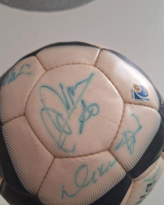 pallone Pescara Calcio in serie B 2011  firmato