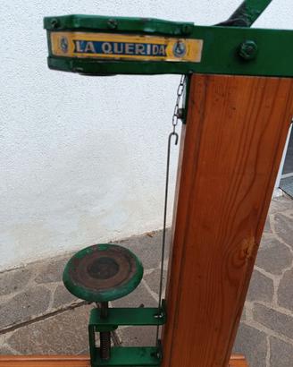 Tappatrice imbottigliamento tappi sughero