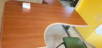 Scrivania più cassetti ufficio