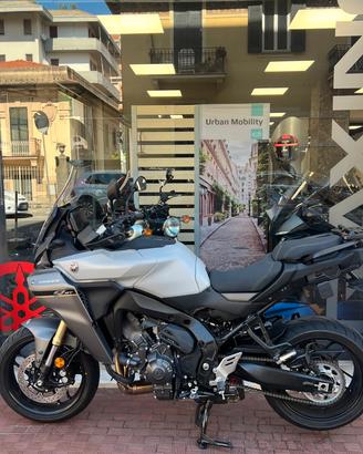 Yamaha Tracer 9 GT YAMT, Scarico e piastra per bau