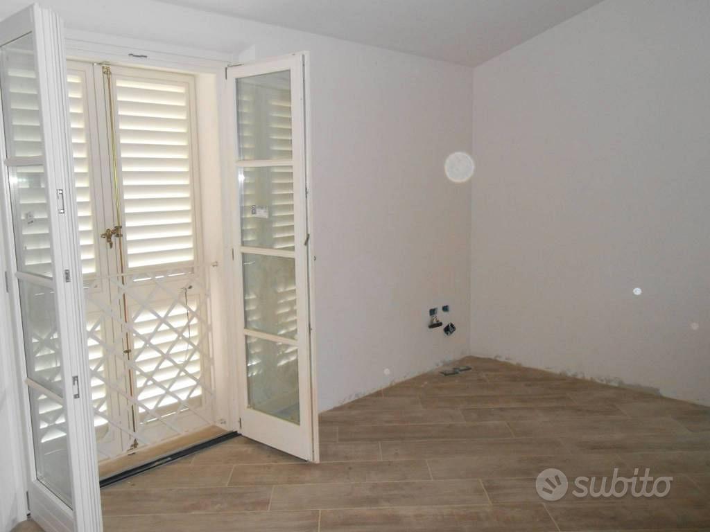 Villa di 900 m² con più di 5 locali a Lucca