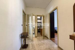 AMPIO BILOCALE LIBERO E COMPLETO DI MOBILIO!