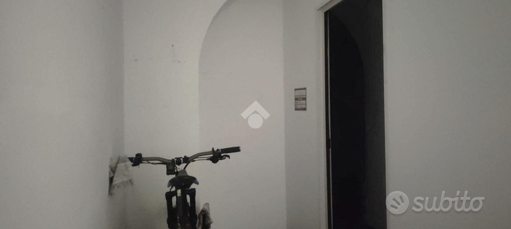 NEGOZIO A GENOVA - Altro