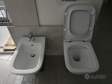 Coppia sanitari e lavabo