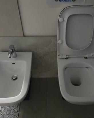 Coppia sanitari e lavabo