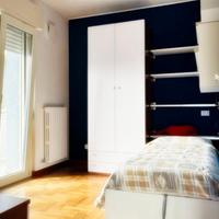 Letto con armadio e comodino