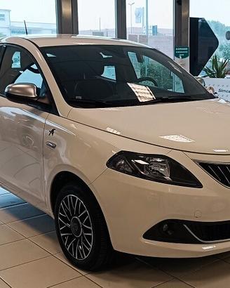 Lancia Ypsilon 1.0 FireFly 5 porte S&S Hybrid Albe