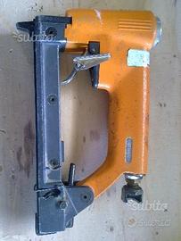 Sparachiodi senza testa ad aria