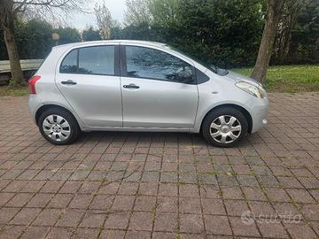 Toyota yaris 1.0 benzina