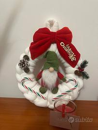 Ghirlanda natalizia con gnomo decorativo – come nu