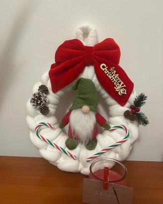 Ghirlanda natalizia con gnomo decorativo – come nu