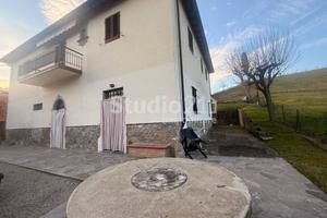 Rustico / Casale di 280 m² con più di 5 locali e p