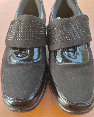 Scarpe nere eleganti con strap e brillantini n.36