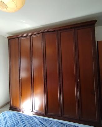 Armadio in legno a 6 ante