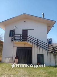 Villa di 135 m² con 4 locali a Abriola