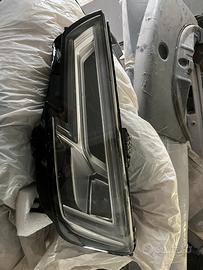 Audi  A4     Faro  8W0941033