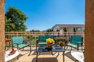 Elegante Appartamento con Vista Scorcio Mare
