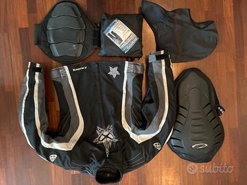Giubino e protezioni moto
