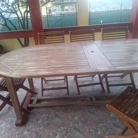 tavolo e sedie in legno 