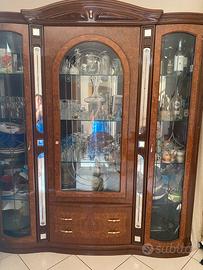 Vetrina in radica di noce