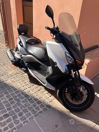 Scooter Xmax