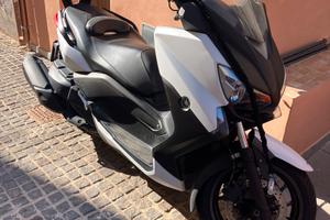 Scooter Xmax