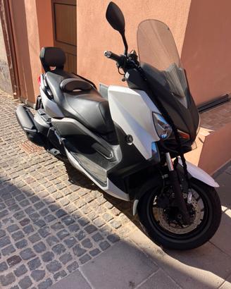 Scooter Xmax