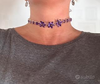 Girocollo in vetro con fiori viola