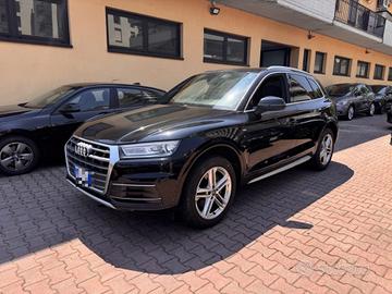 AUDI Q5 2.0 TDI quattro S tronic Business Sport