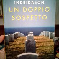 Libro "Un doppio sospetto" di Arnaldur Indridason
