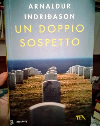 Libro "Un doppio sospetto" di Arnaldur Indridason