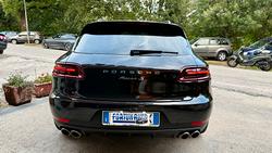 Cofano e stop porsche macan