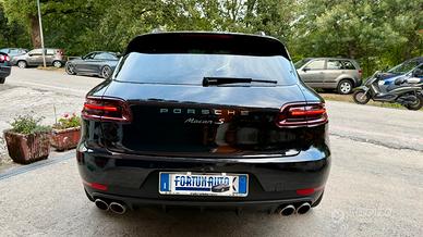 Cofano e stop porsche macan