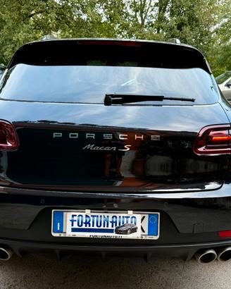 Cofano e stop porsche macan