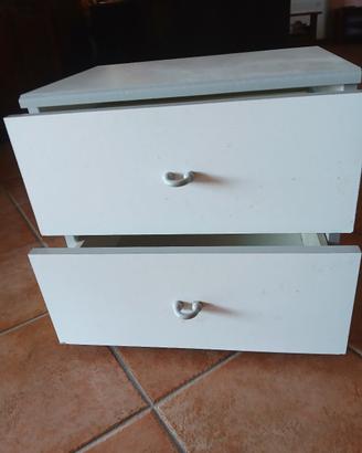 sedie, rete letto singolo, comodino