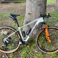 Mtb Massi Carbonio 29 - Fox Sc 32 - DT swiss - XT