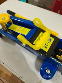 Crick idraulico per auto 