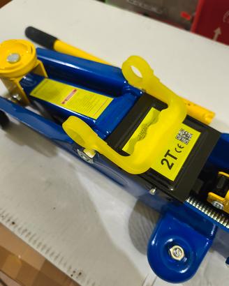 Crick idraulico per auto 