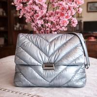 Borsa a spalla argento trapuntata – effetto puffer