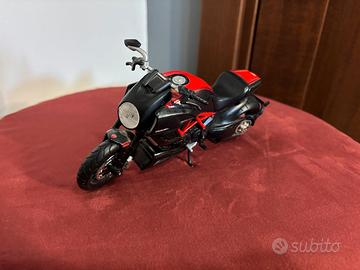 Ducati Diavel Maisto 1:12