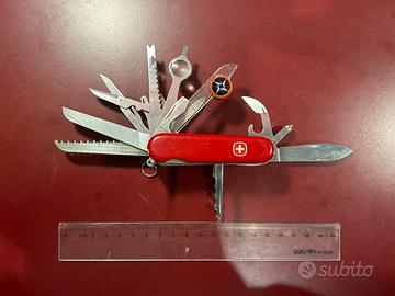Coltellino svizzero multitool
