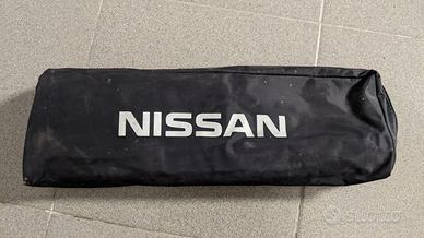 kit Nissan luci di riserva, fusibili, triangolo...