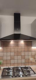 Piano cottura cucina 5 fuochi acciaio e cappa nera
