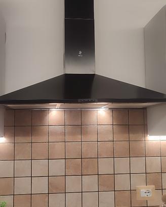 Piano cottura cucina 5 fuochi acciaio e cappa nera